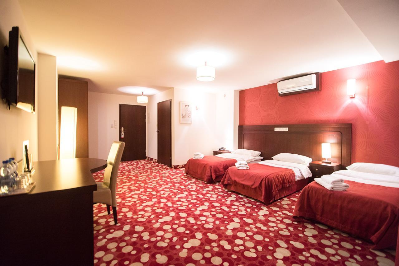 Hotel Rodan Kórnik Exterior foto