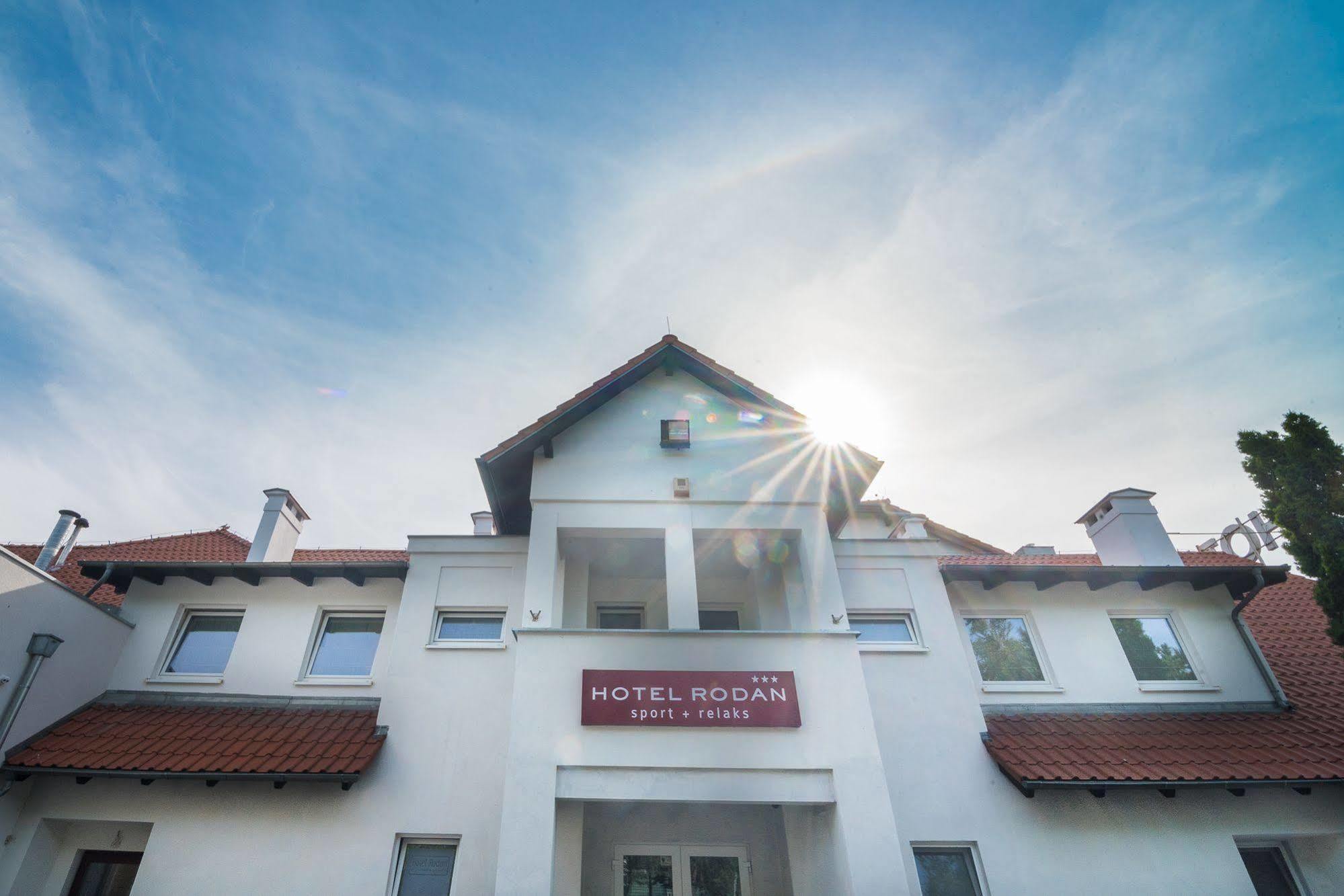 Hotel Rodan Kórnik Exterior foto