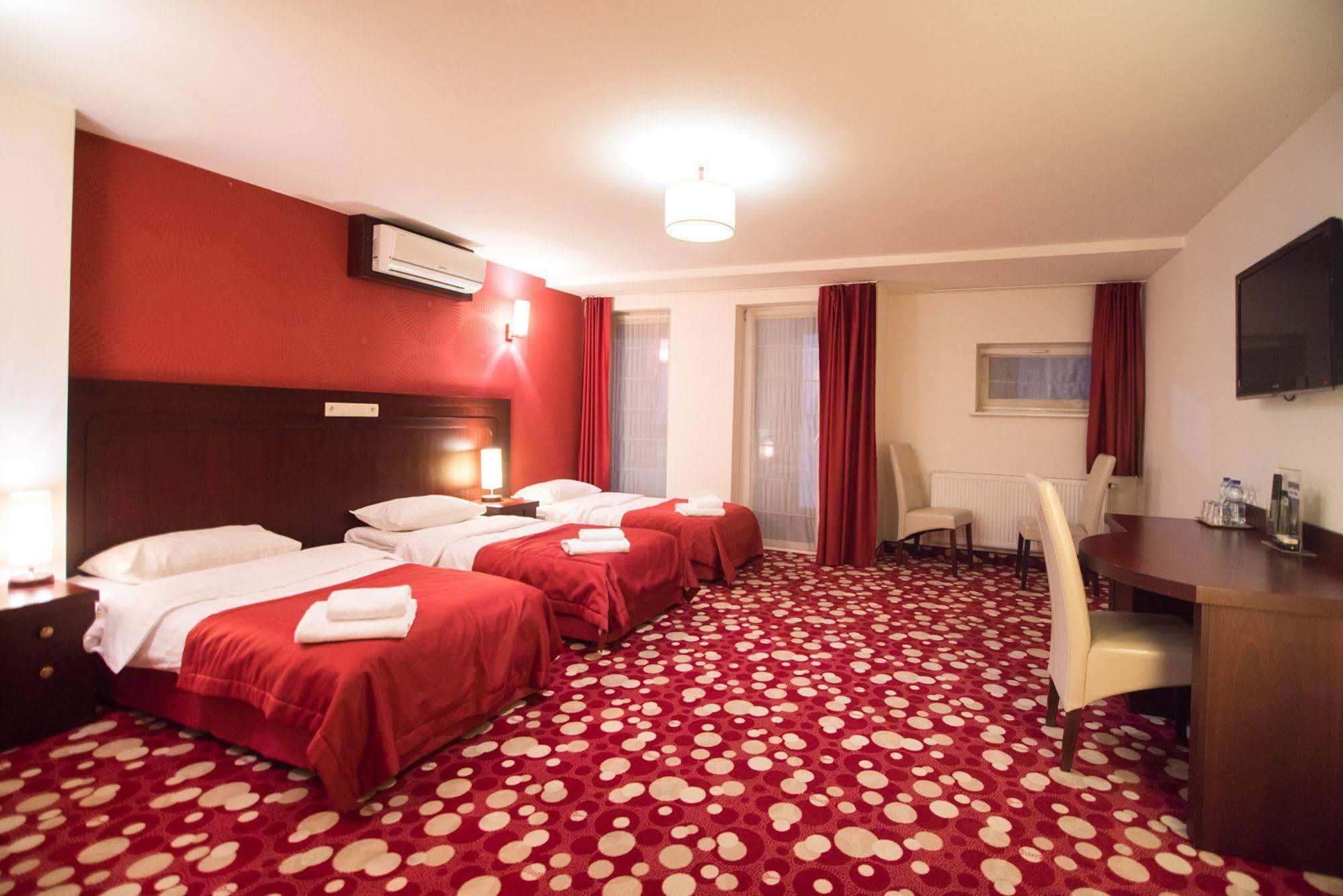 Hotel Rodan Kórnik Exterior foto