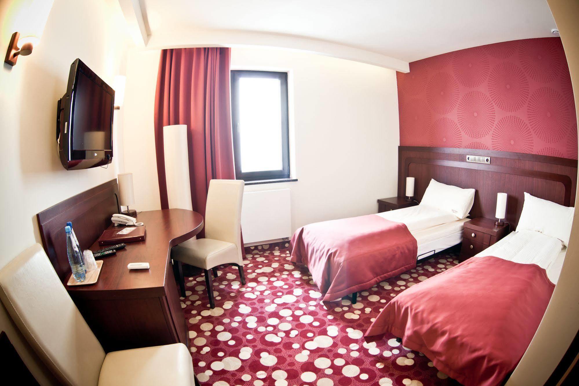 Hotel Rodan Kórnik Exterior foto